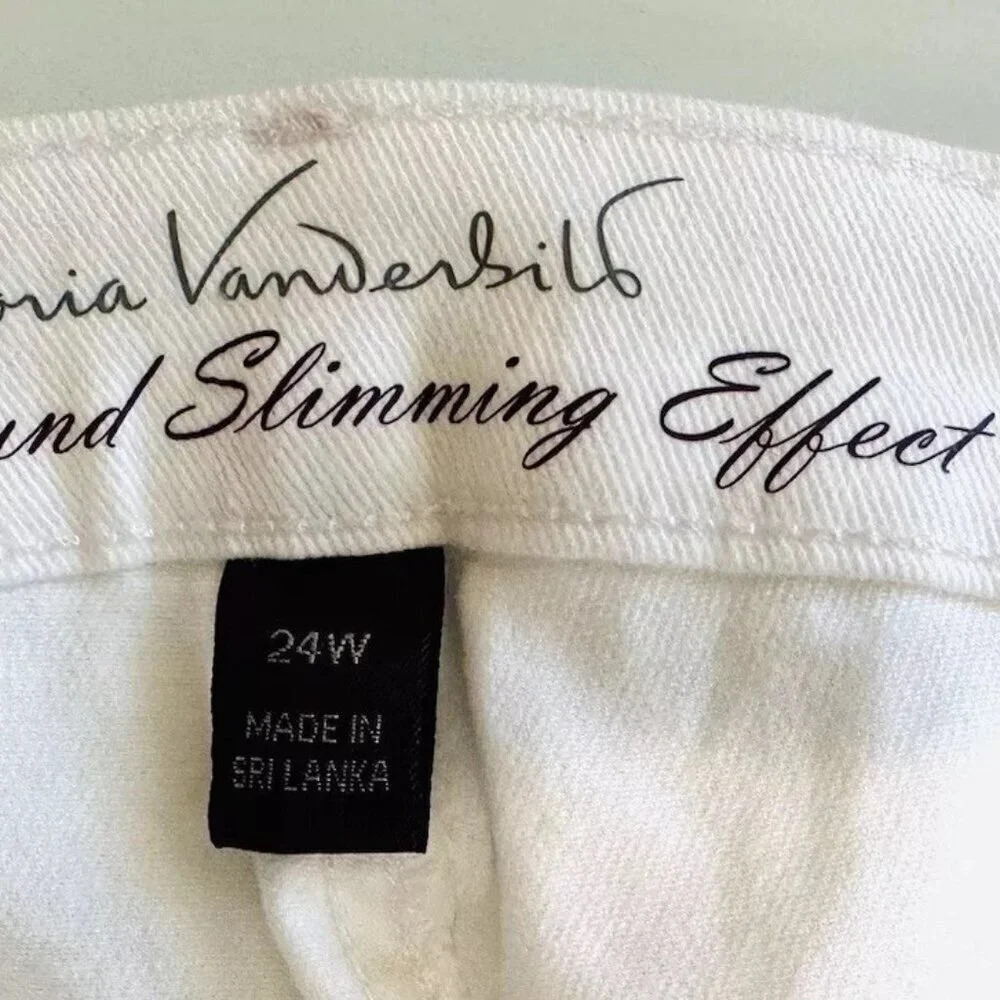 NWT GLORIA VANDERBILT Women Classic Rise White Denim Amanda Shorts Plus Size 24W - Picture 3 of 5